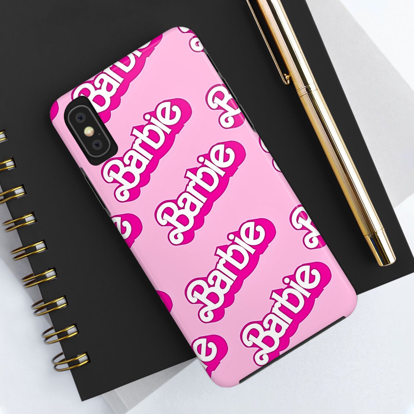 Funda rígida para teléfono con estampado retro del logotipo de Barbie | Estética
